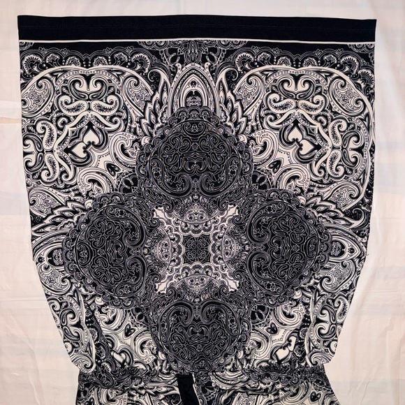 Bailey Blue | Black and White Paisley V Neck Tunic Mini Dress - Picture 3 of 9